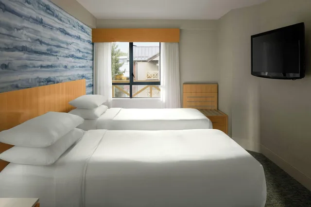 غرفة عائلية بسريرين، Delta Whistler Village Suites 1/9