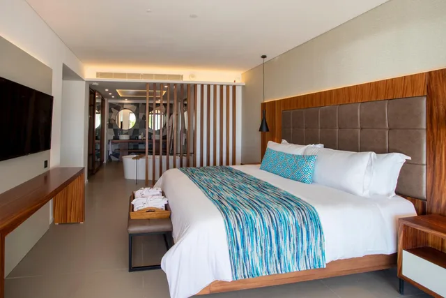 Swim Up, Club, Suite, Outdoor Jetted Tub، Majestic Elegance Costa Mujeres 1/1