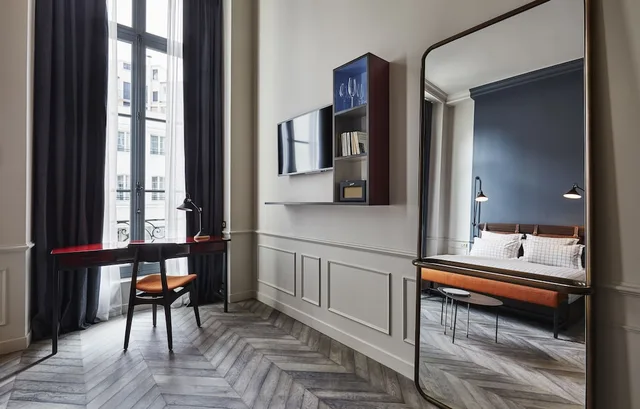Biggy, Queen Bed, Terrace، The Hoxton Paris 3/6