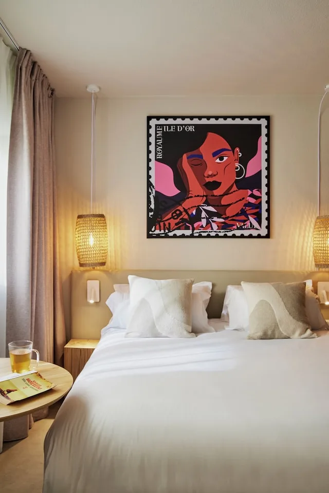 غرفة عائلية بسرير مزدوج وسريرين منفصلين بإطلالة على المدينة، Mercure St Raphael Centre Plage 1/10