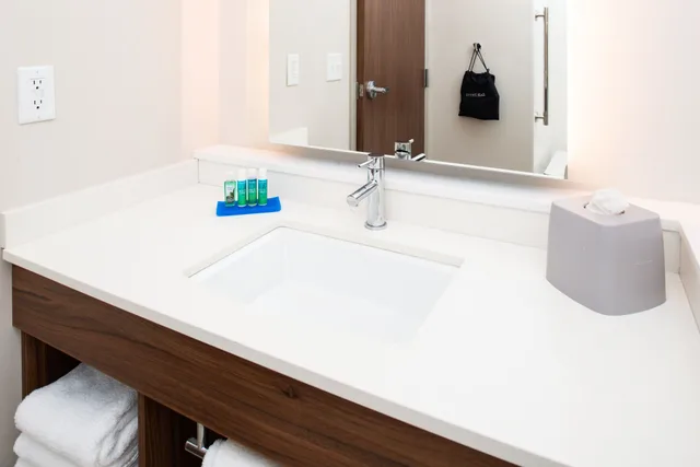 غرفة قياسية بسريرين كوين، Holiday Inn Express And Suites Ottumwa 6/7