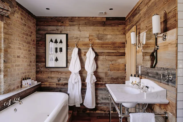 لوفت فاخر بسرير كوين، Artist Residence London 5/9
