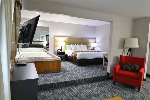 جناح بسرير كينج بحوض جاكوزي، Country Inn And Suites By Radisson Sparta 3/7