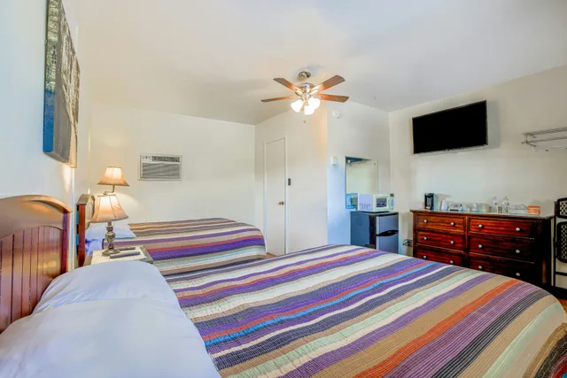 غرفة بسريرين مزدوجين لغير المدخنين، Cadiz Motel by OYO on route 250 3/8