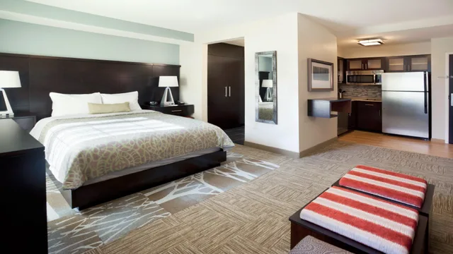 غرفة قياسية بسرير مزدوج، STAYBRIDGE SUITES LEXINGTON 2/2