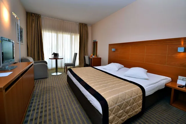 غرفة قياسية بسرير مزدوج بإطلالة على المتنزه، Family Hotel La Luna – All inclusive 1/7