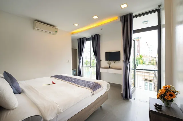 Cool, Superior, Queen Bed، Stop And Go Boutique Homestay In Hue 1/9