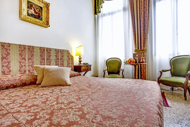 غرفة سوبيريور بسريرين منفصلين بإطلالة على المدينة، Palazzo Schiavoni 2/5