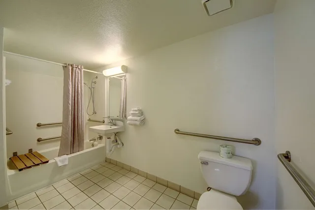 جناح بسريرين كوين، Motel6 San Antonio, TX - Downtown - Market Square 9/10