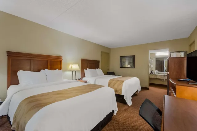 غرفة قياسية بسريرين مزدوجين، Quality Inn Chickasha 2/8