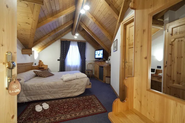 غرفة سوبيريور بسرير كوين بشرفة، Hotel Livigno 1/3