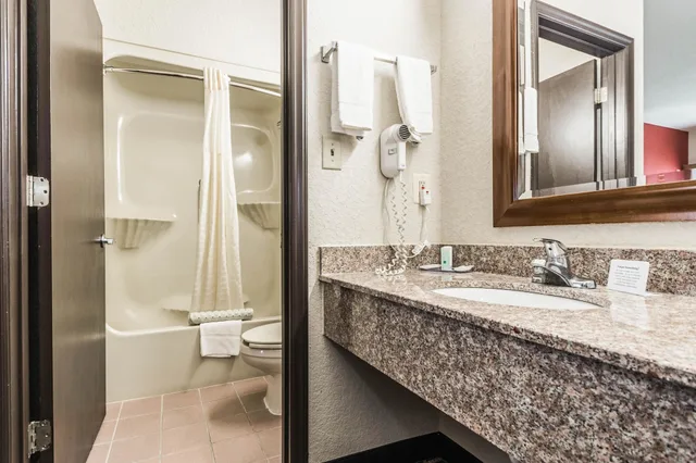 Standard, King Bed, Quality Inn Commerce at I-85 8/10