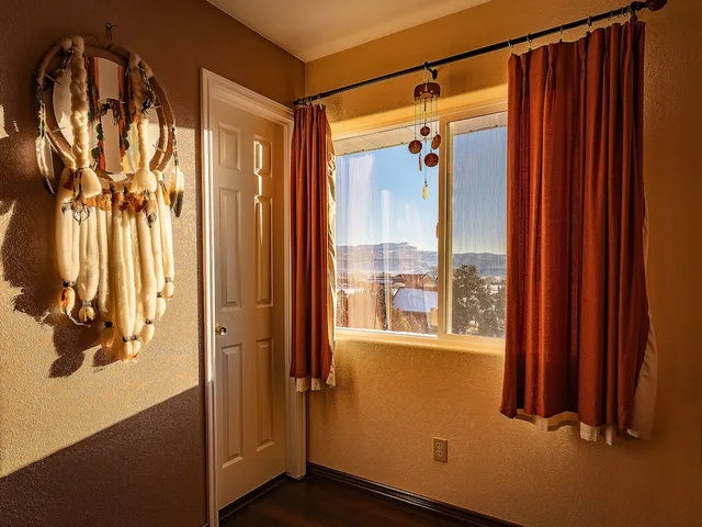 Bryce Trails Bed and Breakfast, Cedar City 50/50