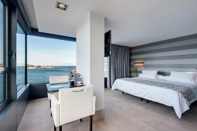 غرفة ديلوكس بسرير كينج بإطلالة على البحر، Barcelo Hamilton Menorca - Adults Only 1/4