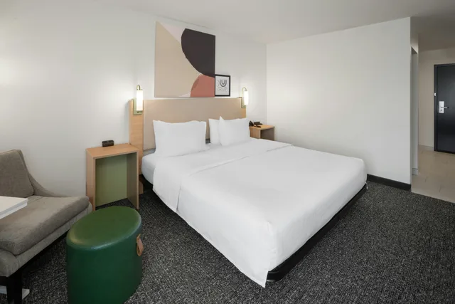 غرفة بسرير كينج لذوي الإعاقة، Spark by Hilton Decatur 2/5