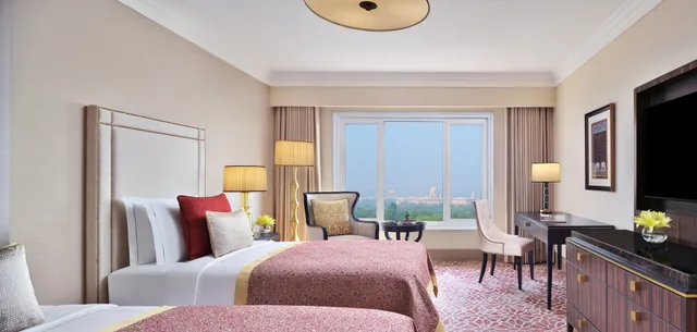 غرفة فاخرة بسريرين منفصلين بإطلالة على المدينة، Taj Mahal Hotel, New Delhi 1/3