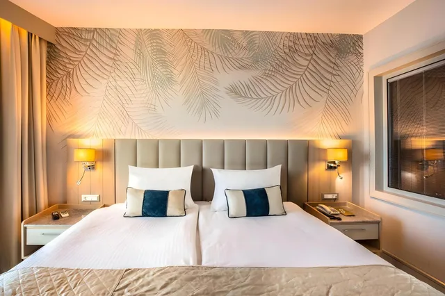 غرفة اقتصادية بسرير فردي بإطلالة على البحر، Charisma de Luxe Hotel 1/2