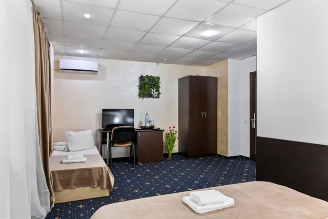 غرفة ثلاثية بشرفة، Hotel Charter Otopeni 10/10