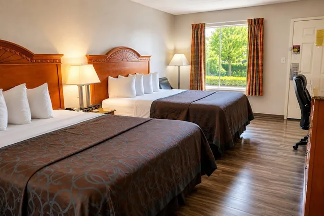 غرفة قياسية بسريرين كوين للمدخنين، Days Inn by Wyndham Apple Valley Pigeon Forge/Sevierville 2/10