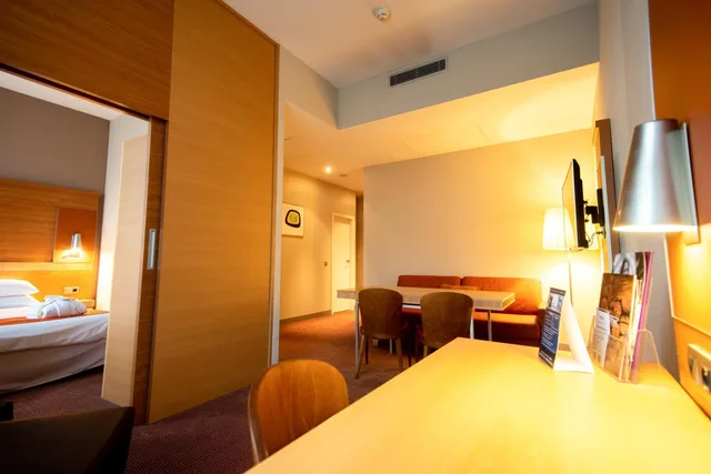 جناح بريفيليج بسرير كوين مع أريكة، Mercure Ostrava Center Hotel 6/10
