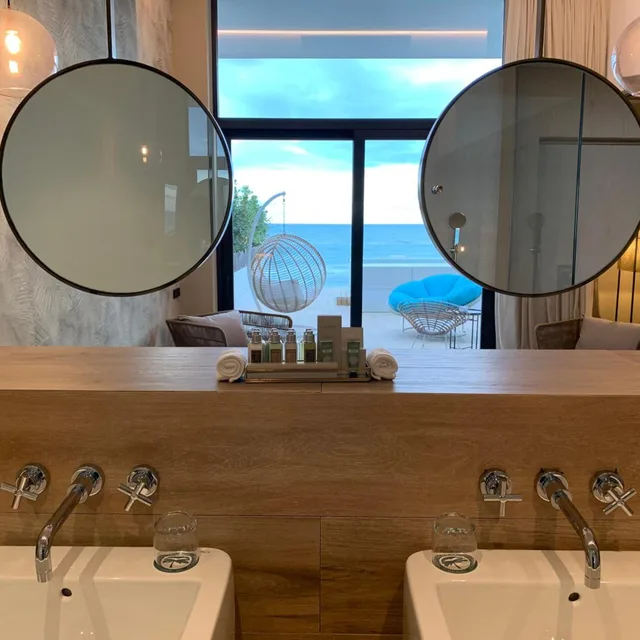 جناح جونيور بشرفة، Hotel Tropical Gava Mar 7/9