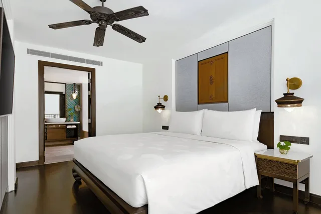 غرفة حصرية بسرير كينج بغرفة نوم واحدة مع أريكة، Jw Marriott Khao Lak Resort Spa 1/1