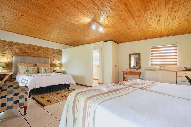 4 Rooms, Family, Queen and Twin Beds, Airport Game Lodge 8/10