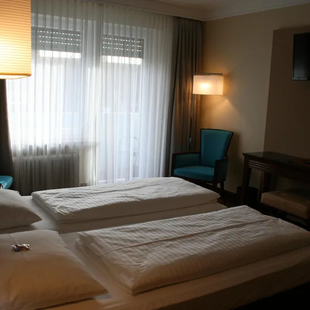 غرفة ديلوكس رباعية بسرير كينج، TOP Hotel Duerer 5/10