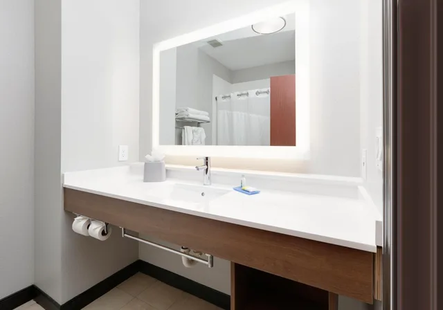غرفة بسريرين كوين لذوي الإعاقة، Holiday Inn Express Hotel And Suites Denton Unt Twu 3/3