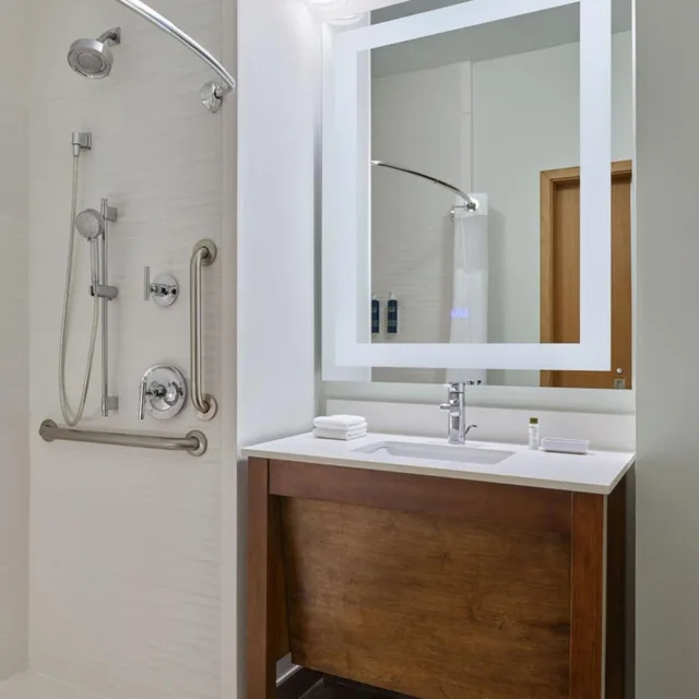غرفة كبيرة بسريرين كوين، FOUR POINTS BY SHERATON HOUSTON INTERCONTINENTAL AIRPORT 8/8
