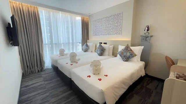 1 Queen and 1 Single Bed, Santa Grand Signature Kuala Lumpur 1/2