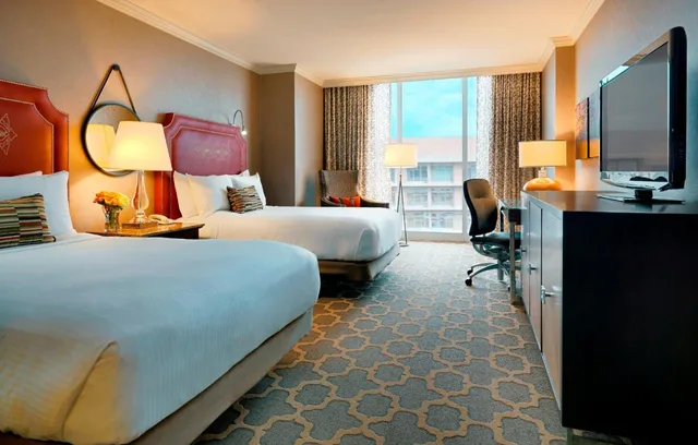 Fairmont, 2 Double Beds, City View، Fairmont Dallas 2/5