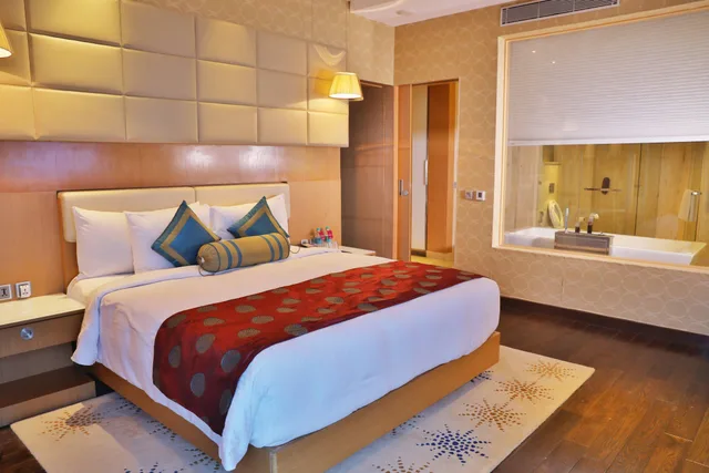 جناح بسرير مزدوج بغرفة نوم واحدة، CROWNE PLAZA GREATER NOIDA 1/8