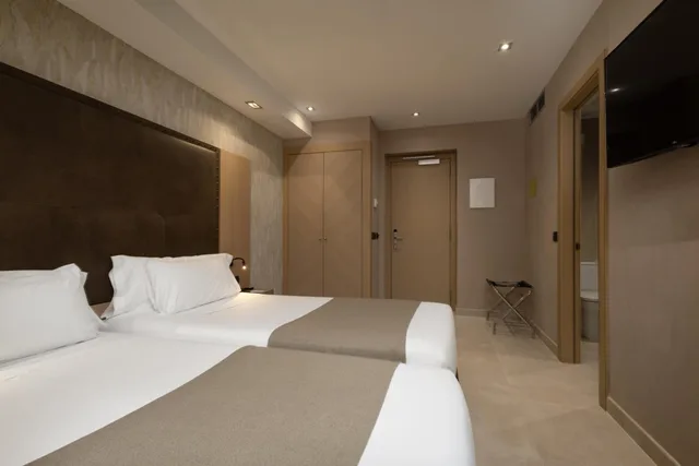 غرفة بسرير مزدوج أو سريرين منفصلين، Gran Hotel Barcino 1/10