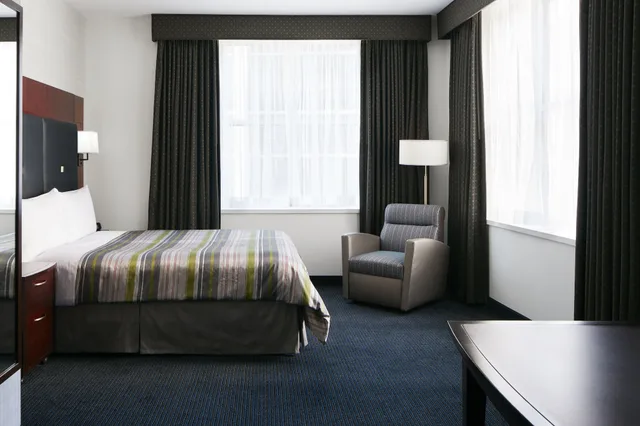 Superior, Queen Bed, Kitchenette, Club Quarters Hotel In Boston 5/10