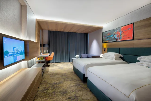 غرفة كبيرة بسريرين منفصلين، Emerald Hotel 2/6