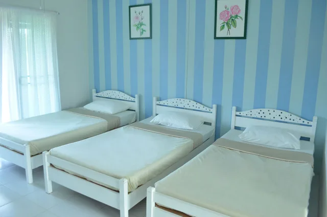 غرفة ثلاثية بسرير مزدوج وسرير فردي بشرفة، Makmai Villa 2/3