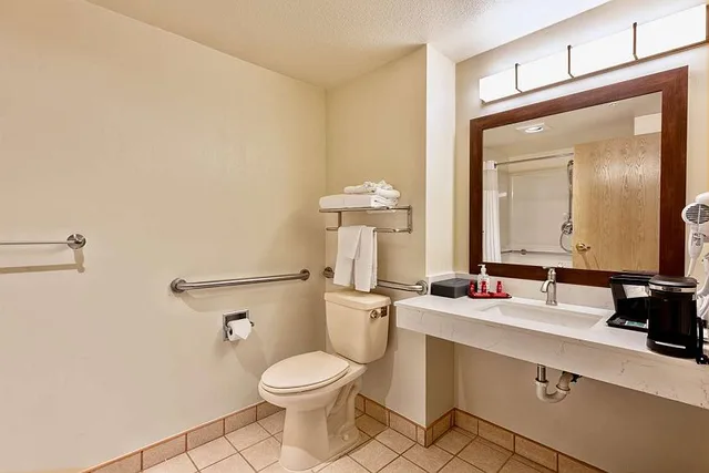 غرفة بسرير كينج، SureStay Plus Hotel by Best Western SeaTac Airport 3/4