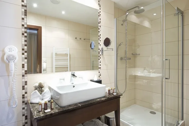غرفة تنفيذية بسرير كينج بشرفة، Devin Hotel 7/7