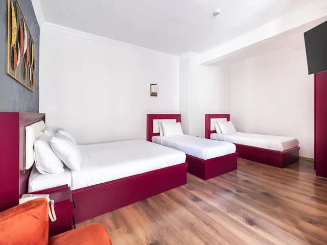 غرفة قياسية رباعية بسرير مزدوج وسريرين منفصلين، Azze Hotel 7/10