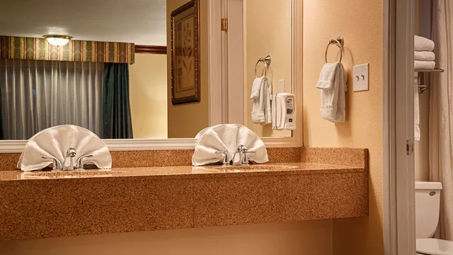 غرفة بسريرين مزدوجين، Best Western Garden Villa Inn 3/3