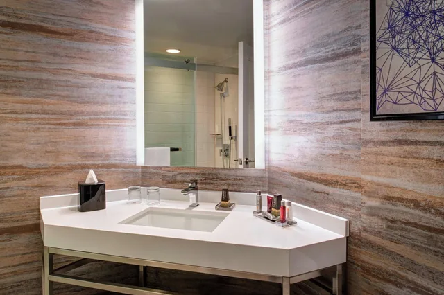 غرفة بسرير مزدوج لذوي الإعاقة، Auburn Hills Marriott Pontiac 3/4