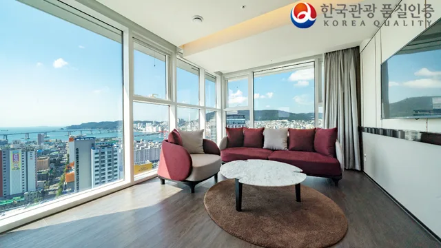 2 Rooms, Ocean, Triple، LaValse Hotel 1/1