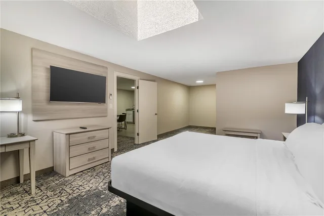 جناح بسرير كينج مع أريكة بمطبخ صغير، Best Western Caribou Inn 1/2