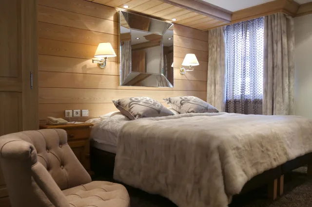 جناح جونيور بسرير كينج وسرير فردي، Hôtel Tsanteleina 1/5