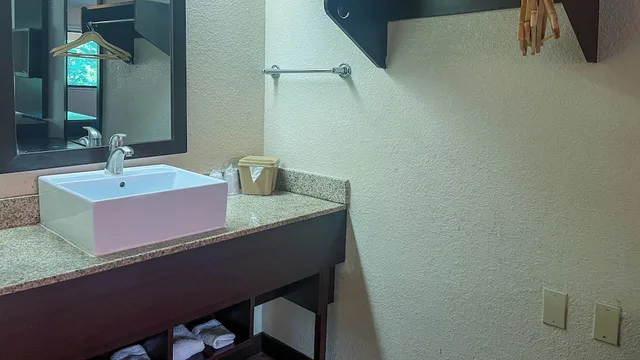 Deluxe, 2 Double Beds, Accessible, Motel 6 Atlanta Smyrna / Ballpark 6/6