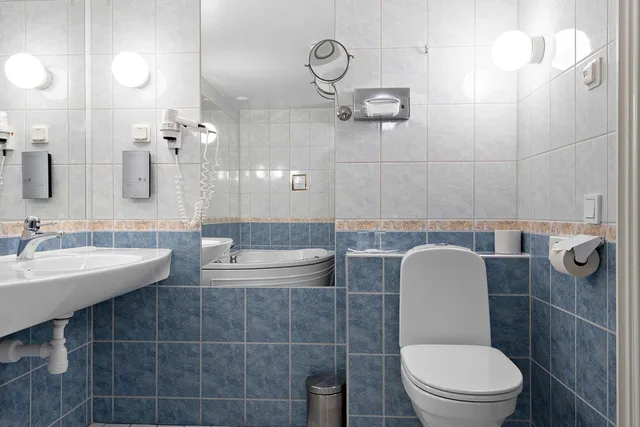 Super, Twin Beds, Bathtub، Best Western Strand Hotel 4/4