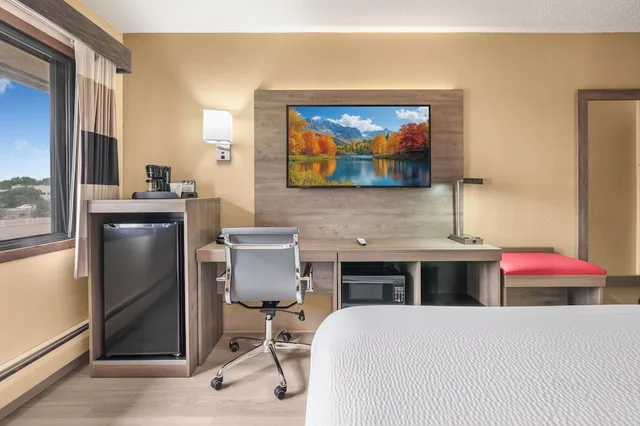 Room, Twin Beds, Ramada By Wyndham Minneapolis Golden Valley 6/8