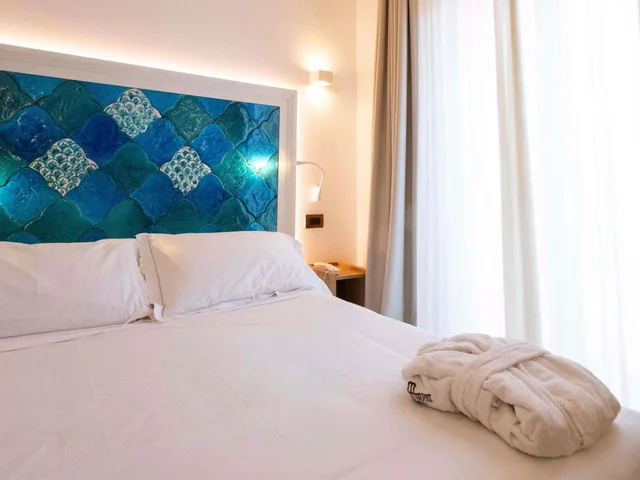 Classic, Queen Bed, Lateral Side Sea View، Splendid Hotel Taormina 7/8