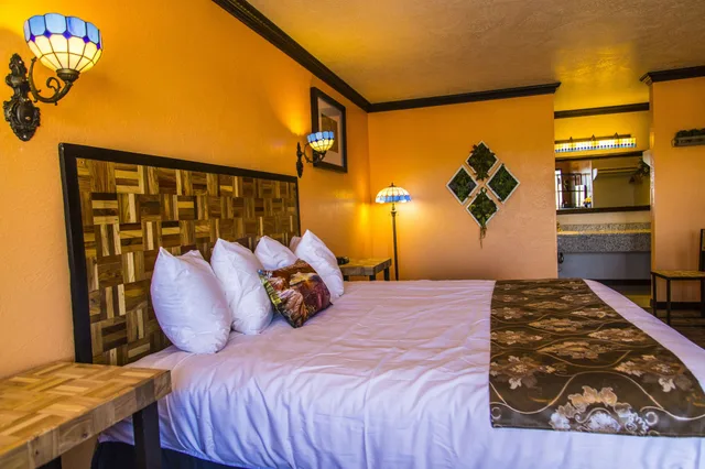 Standard, King Bed, Mountain View Lodge 2/5